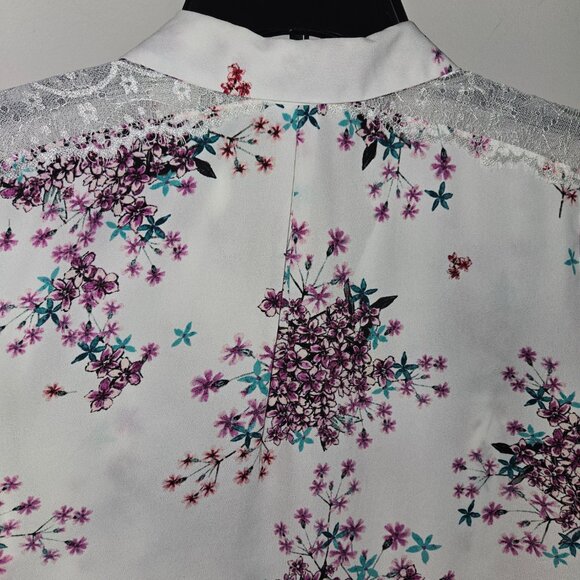 Candie's Floral and Lace Button Up Blouse in a Misses size Small - Picture 8 of 13